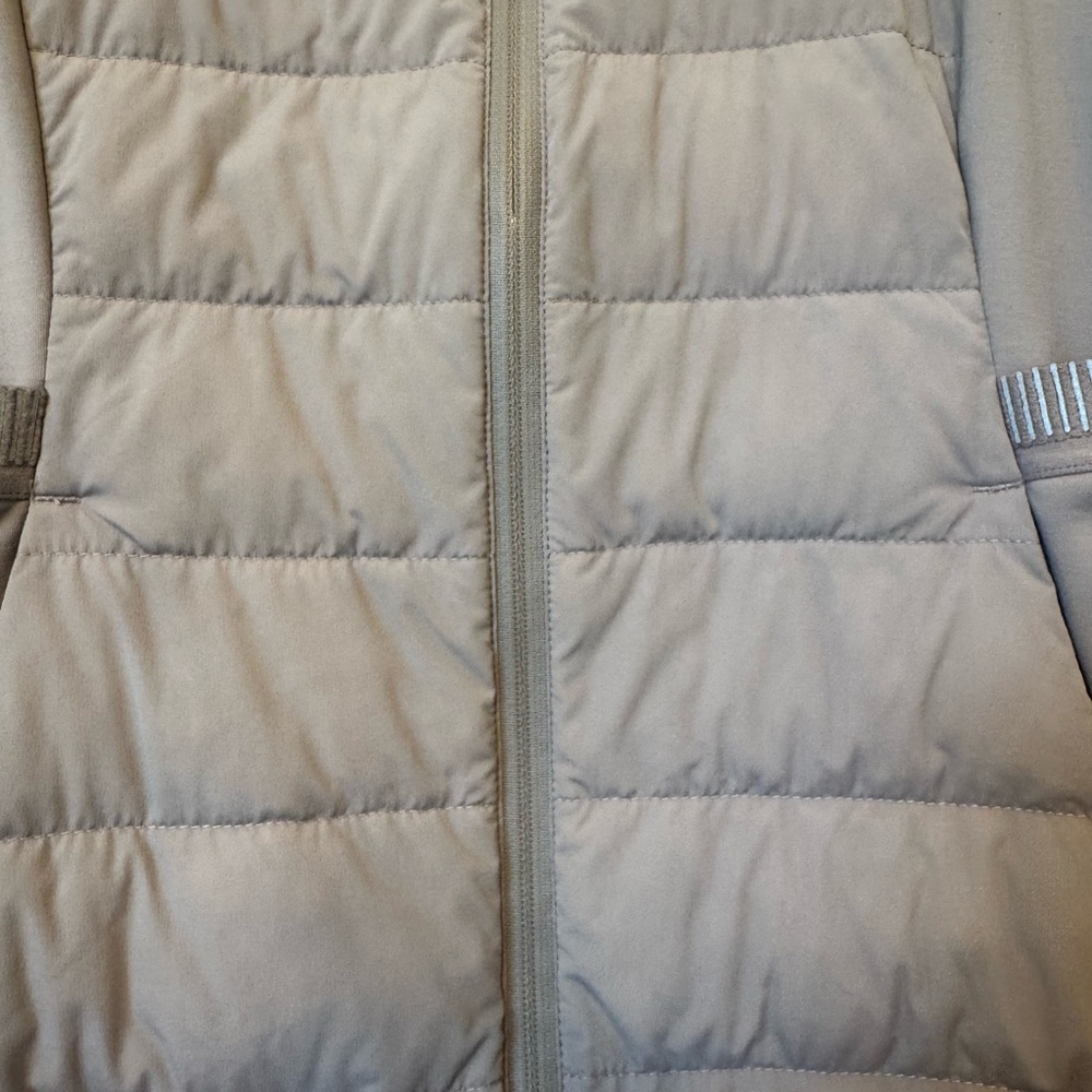 Lulu Lemon Women's Down for
It All Vest .. Light lilac color - Picture 14 of 16
